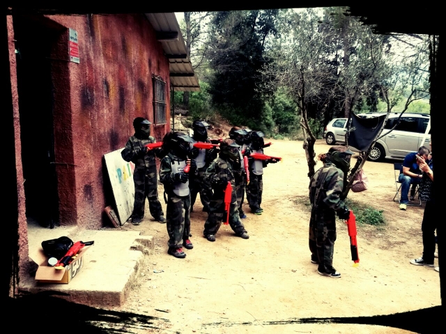 Jugadores de paintball infantil